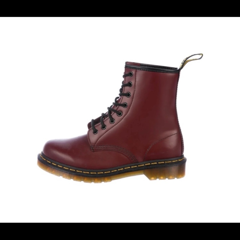 Burgundy Doc Martens size 7 like new. Worn once:)